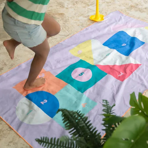Quut - Play towel L 180 x 100 cm - Hopscotch
