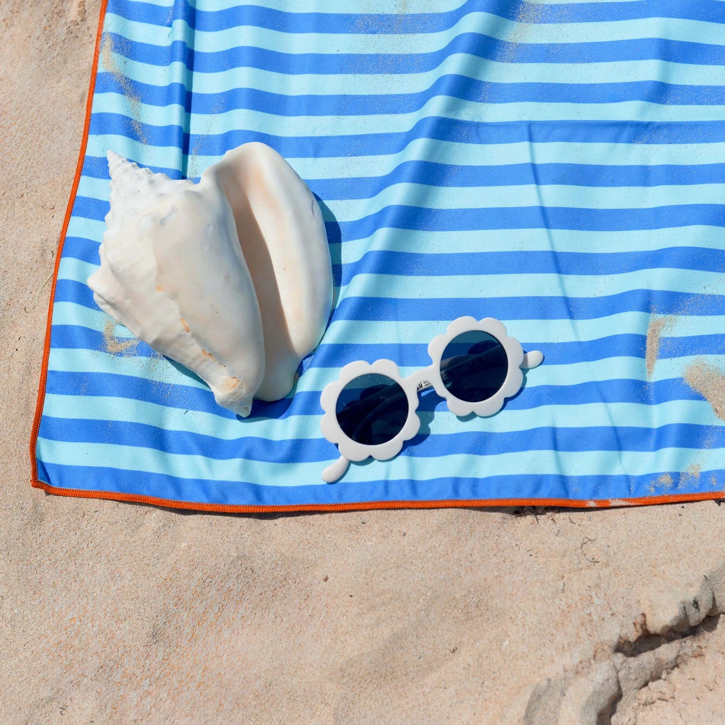 Quut - Play towel M 140 x 70 cm - Road
