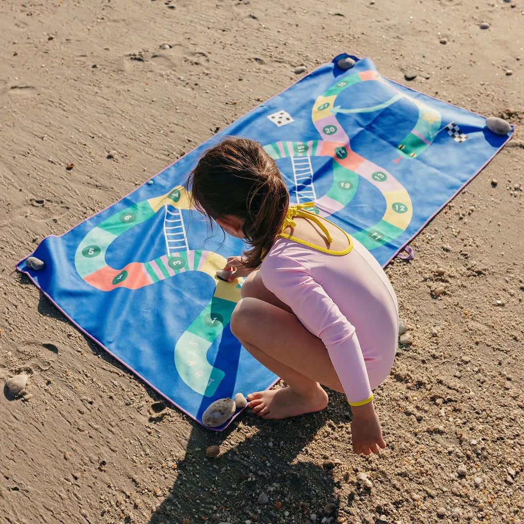 Quut - Play towel L 180 x 100 cm - Snakes & ladders
