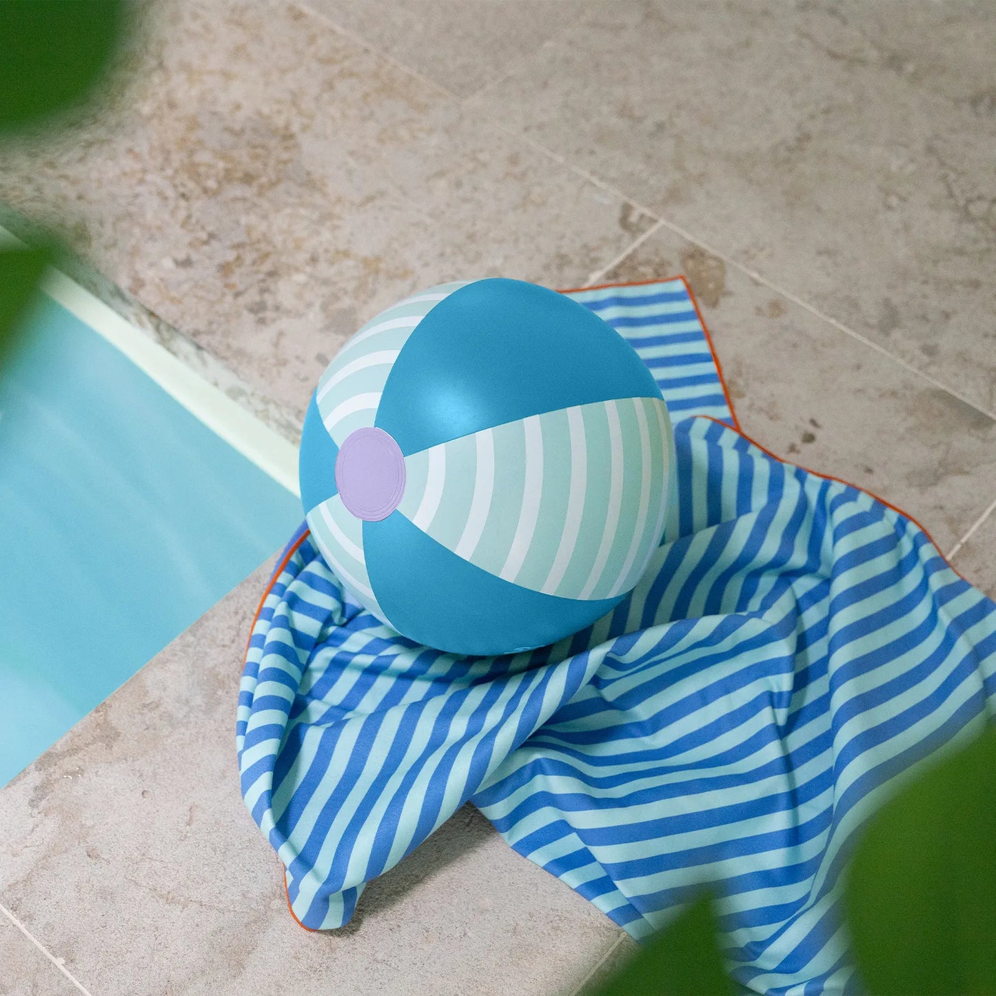 Quut - Beach bal - Ocean