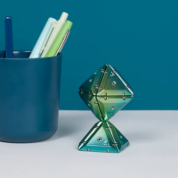 Speks | Geode Chrome Pyramid | Gamma